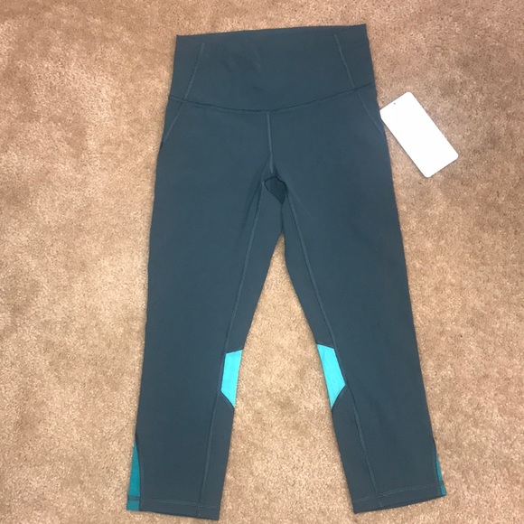 NWT LULULEMON MIX AND MESH CROP TLSH/SRTG/EUCA - Picture 2 of 4